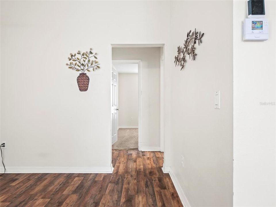 Под контрактом: $254,900 (4 спален, 2 ванн, 1610 Квадратных фут)