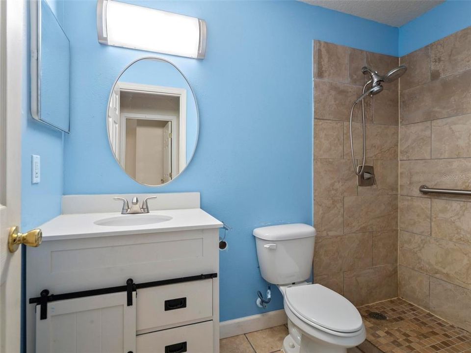 Под контрактом: $254,900 (4 спален, 2 ванн, 1610 Квадратных фут)