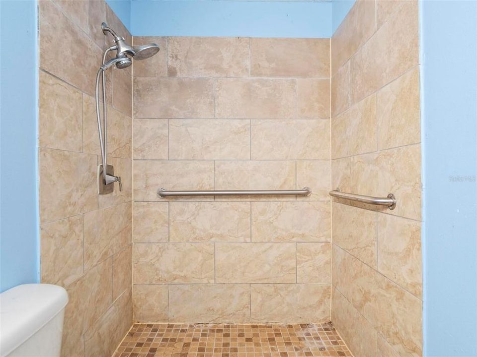 Под контрактом: $254,900 (4 спален, 2 ванн, 1610 Квадратных фут)