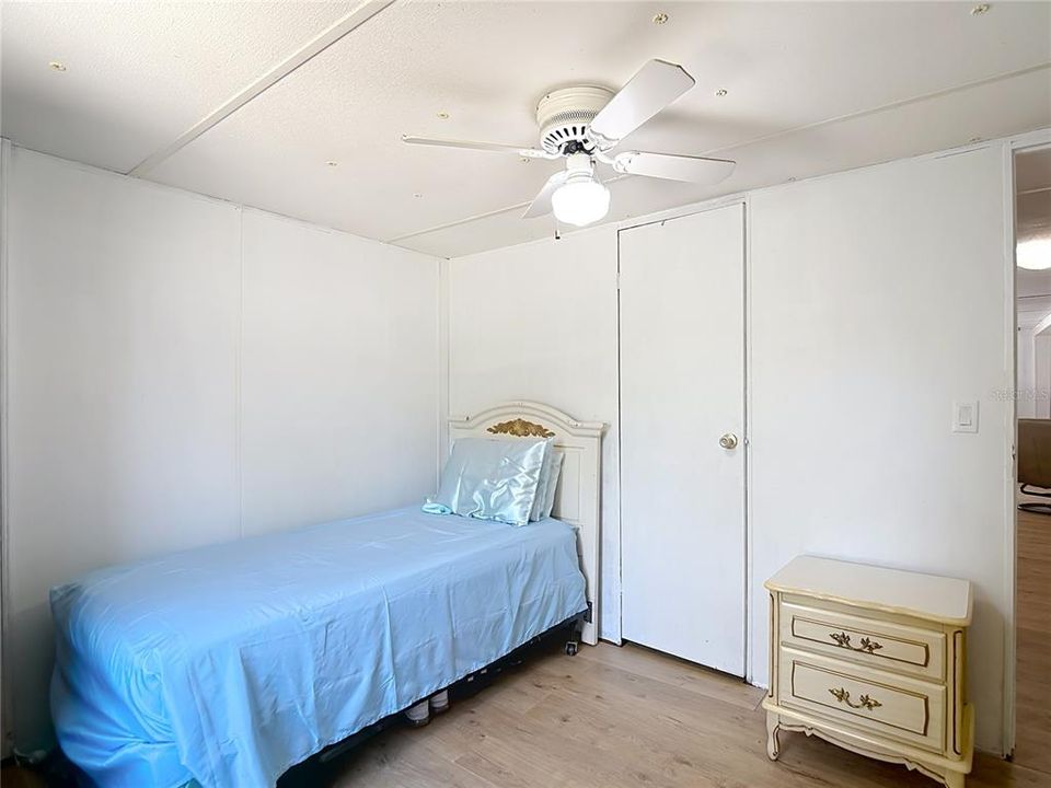 Active With Contract: $159,000 (2 beds, 2 baths, 864 Square Feet)