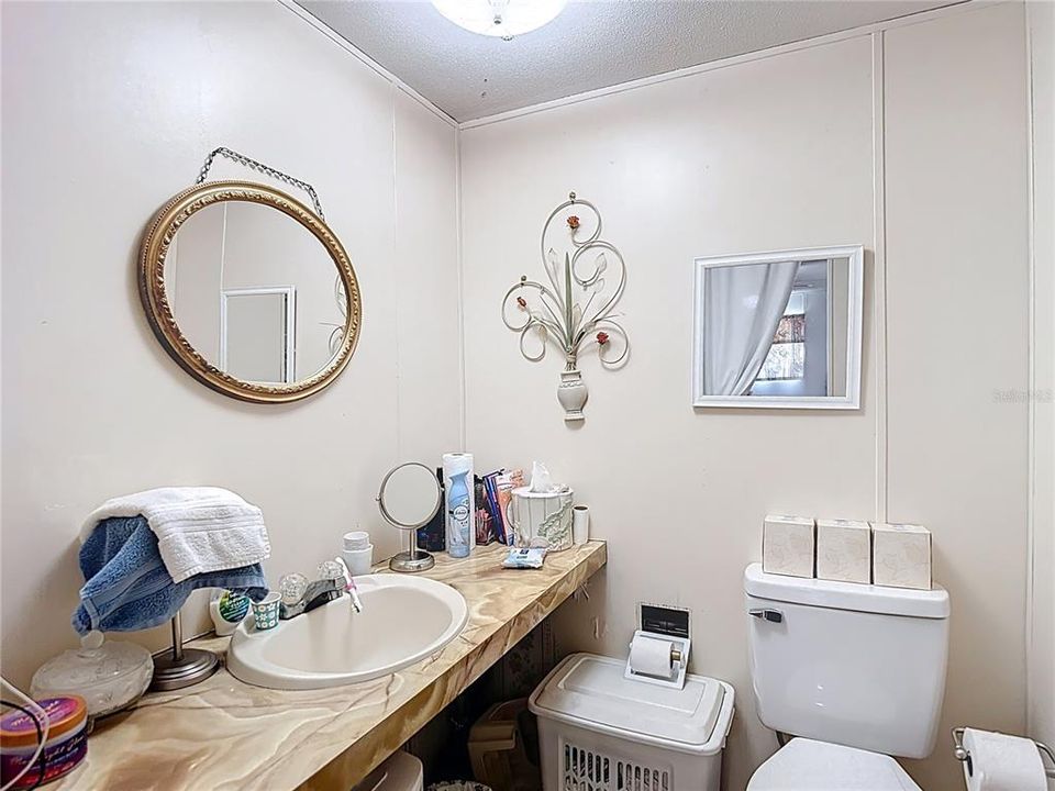 Active With Contract: $159,000 (2 beds, 2 baths, 864 Square Feet)