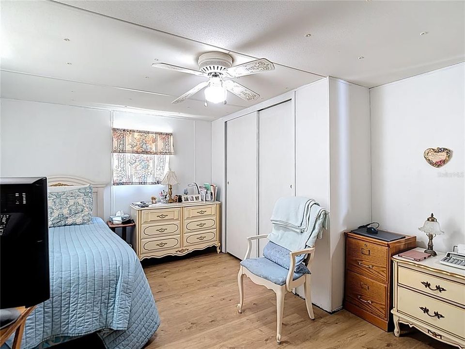 Active With Contract: $159,000 (2 beds, 2 baths, 864 Square Feet)