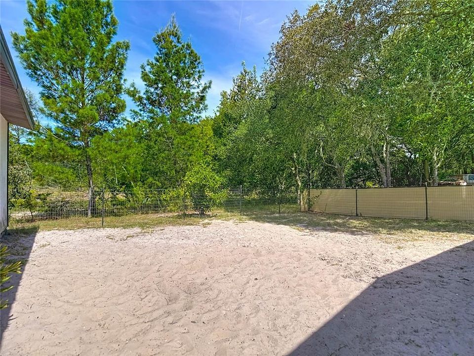 Active With Contract: $159,000 (2 beds, 2 baths, 864 Square Feet)