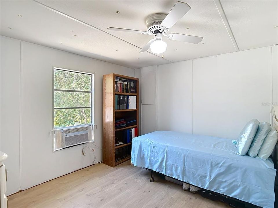 Active With Contract: $159,000 (2 beds, 2 baths, 864 Square Feet)