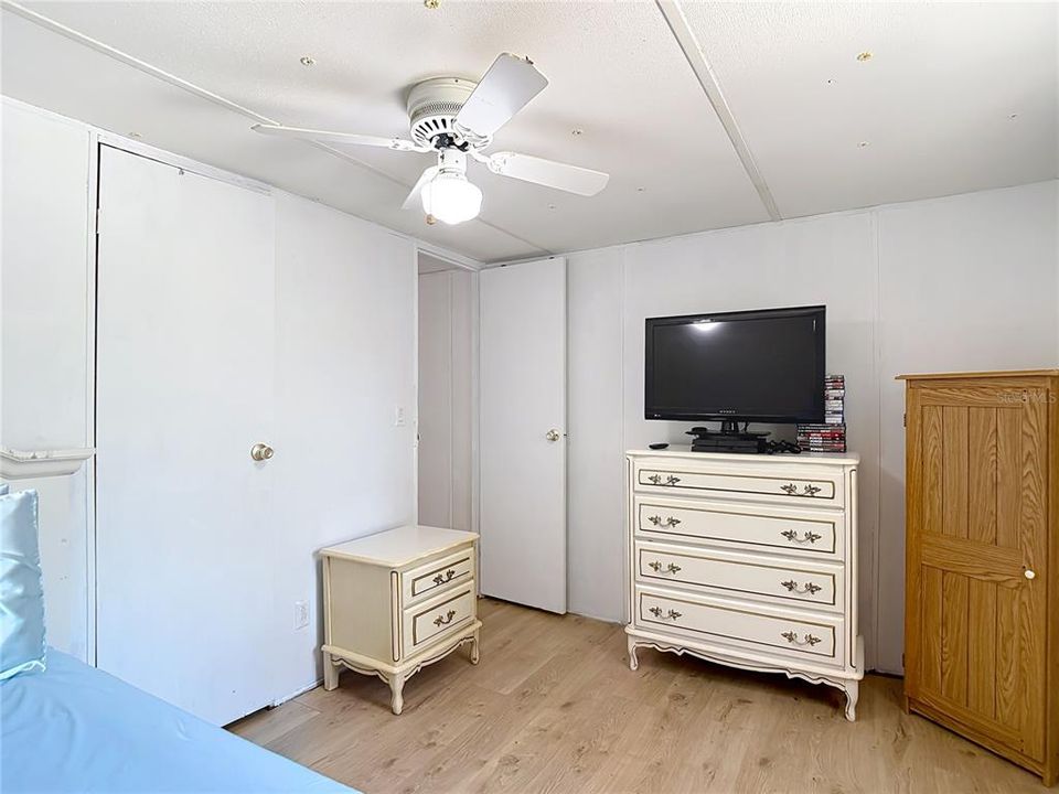 Active With Contract: $159,000 (2 beds, 2 baths, 864 Square Feet)