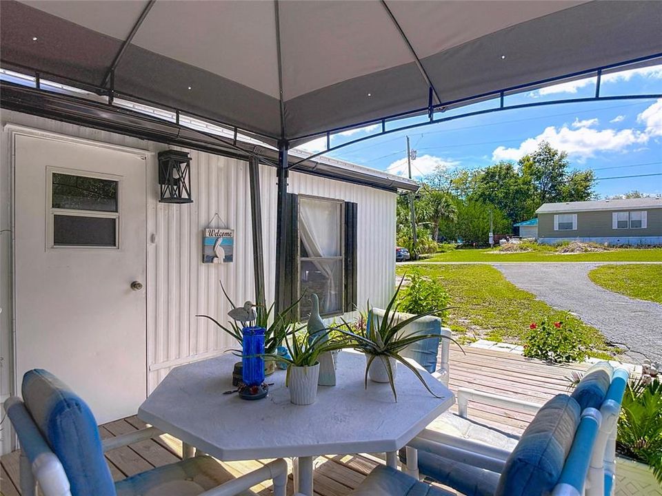 Active With Contract: $159,000 (2 beds, 2 baths, 864 Square Feet)