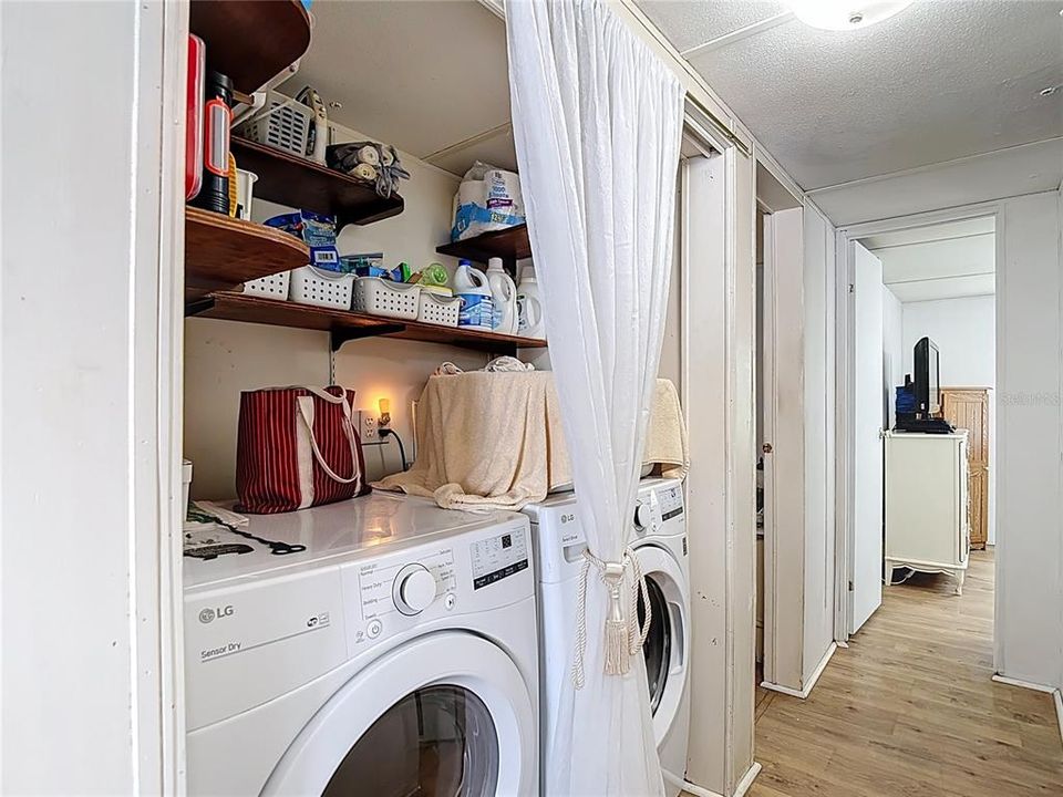 Active With Contract: $159,000 (2 beds, 2 baths, 864 Square Feet)