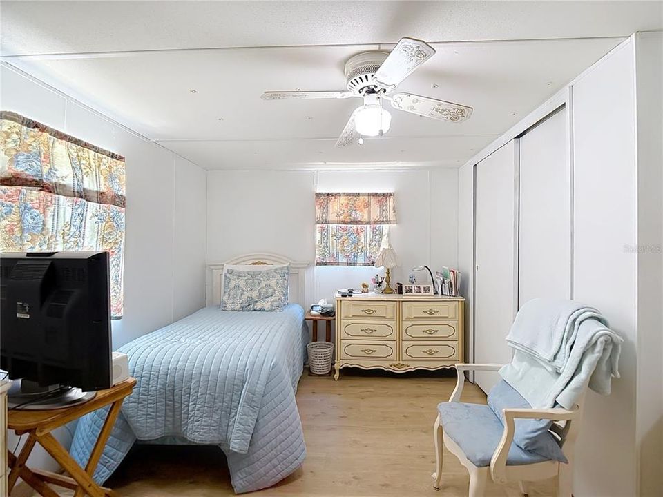 Active With Contract: $159,000 (2 beds, 2 baths, 864 Square Feet)