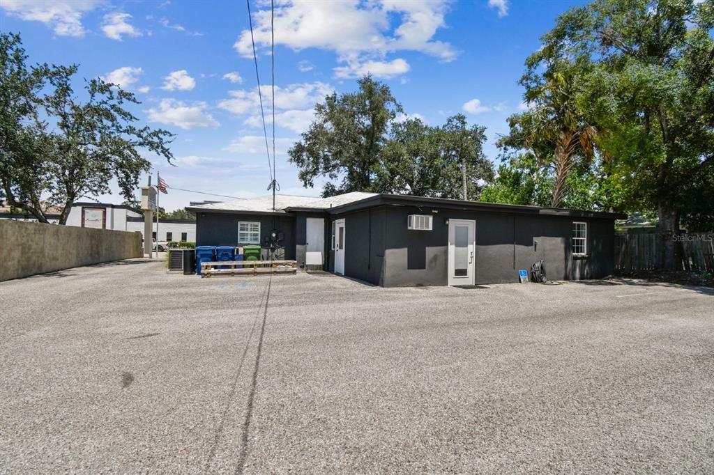 合同活跃: $975,000 (0 贝兹, 0 浴室, 2081 平方英尺)