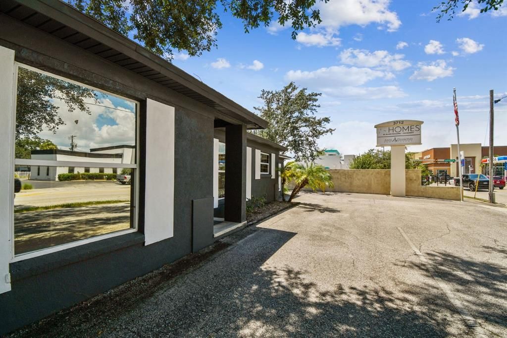 合同活跃: $975,000 (0 贝兹, 0 浴室, 2081 平方英尺)