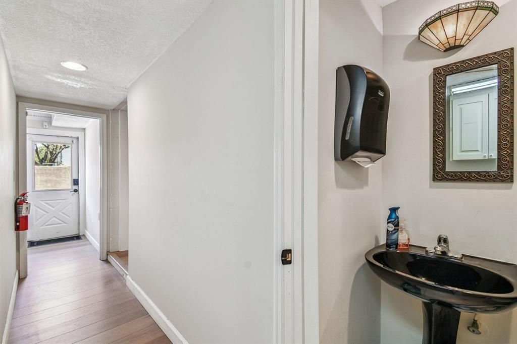 合同活跃: $975,000 (0 贝兹, 0 浴室, 2081 平方英尺)