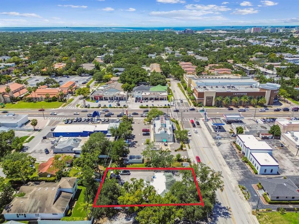 合同活跃: $975,000 (0 贝兹, 0 浴室, 2081 平方英尺)