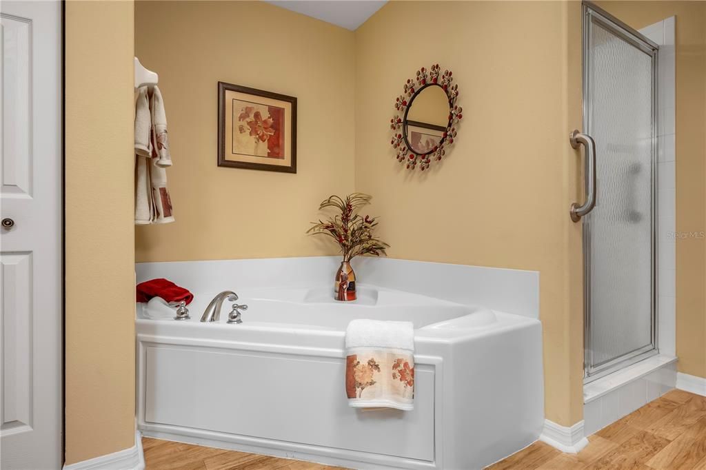 For Sale: $283,900 (3 beds, 2 baths, 1576 Square Feet)