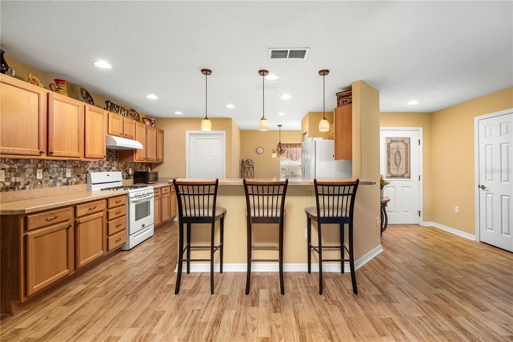 For Sale: $283,900 (3 beds, 2 baths, 1576 Square Feet)