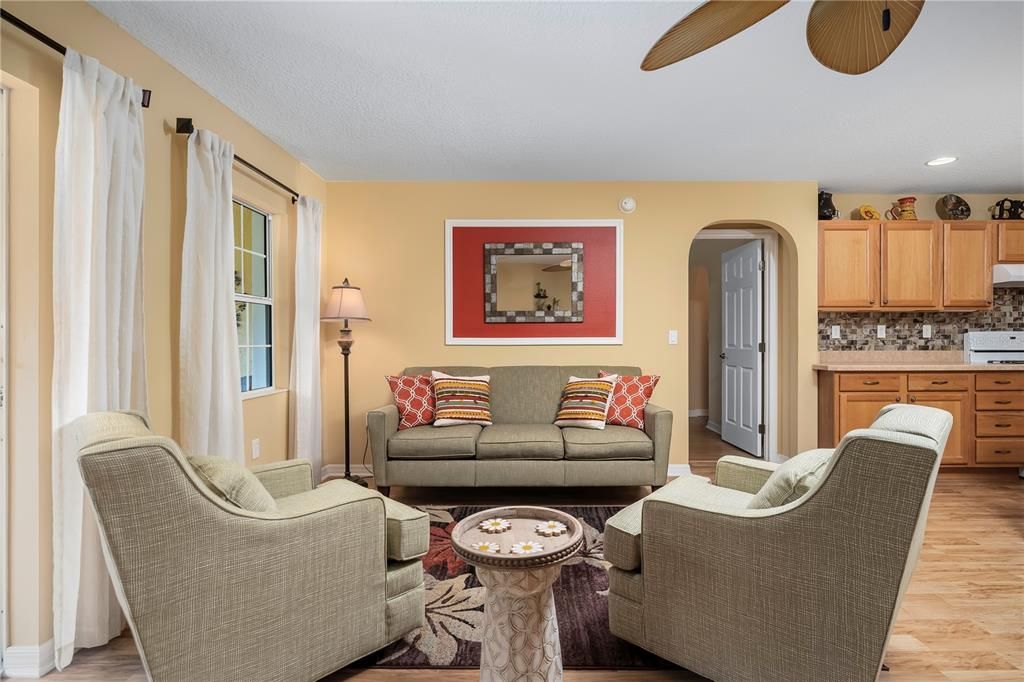 For Sale: $283,900 (3 beds, 2 baths, 1576 Square Feet)