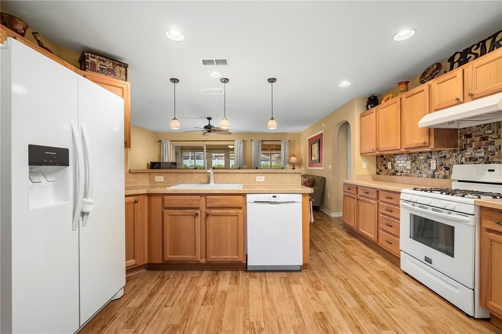 For Sale: $283,900 (3 beds, 2 baths, 1576 Square Feet)