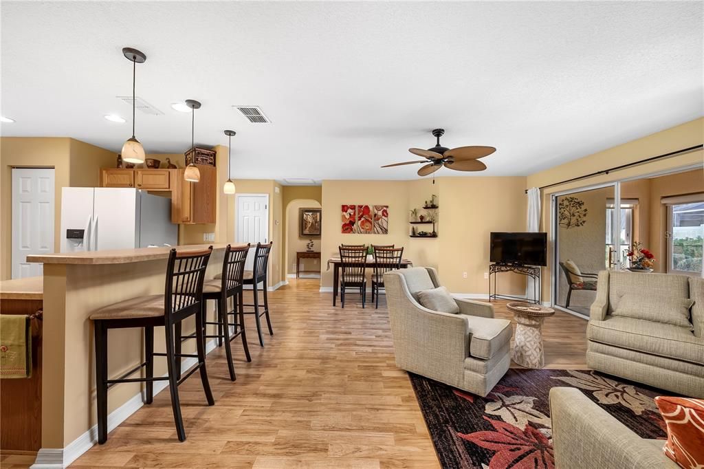 For Sale: $283,900 (3 beds, 2 baths, 1576 Square Feet)