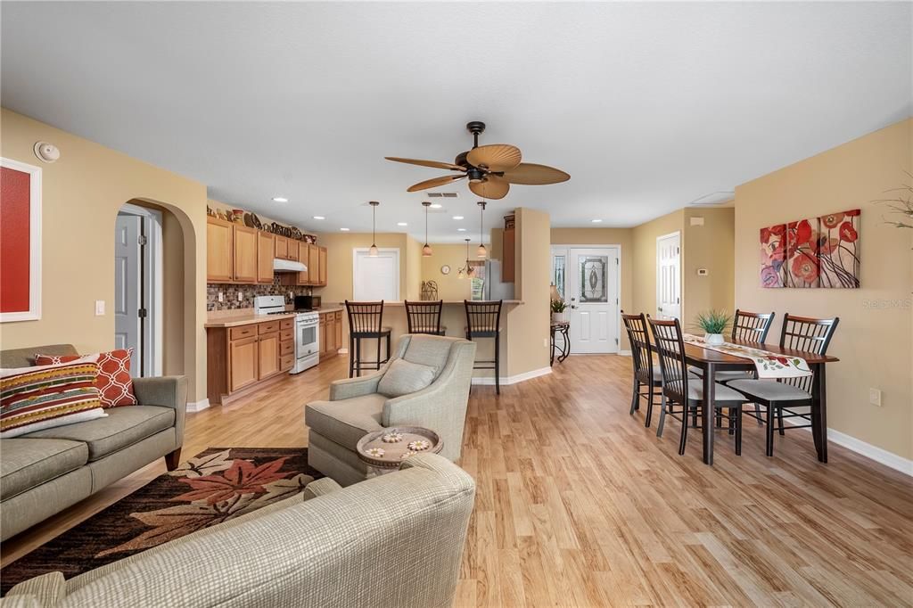 For Sale: $283,900 (3 beds, 2 baths, 1576 Square Feet)