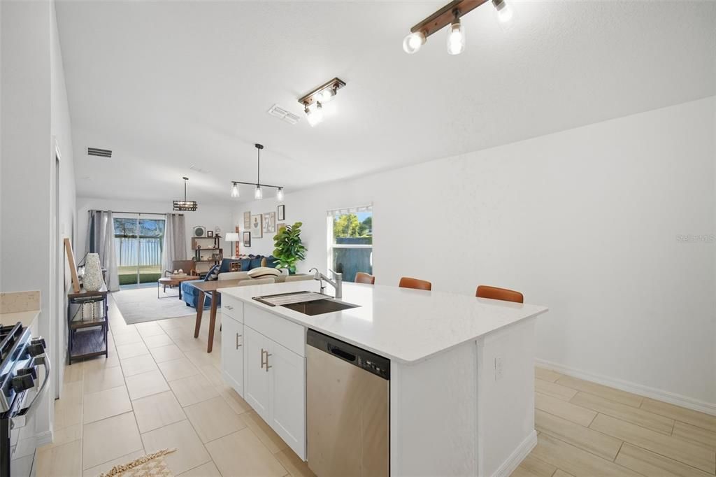 出租: $2,500 (3 贝兹, 2 浴室, 1451 平方英尺)