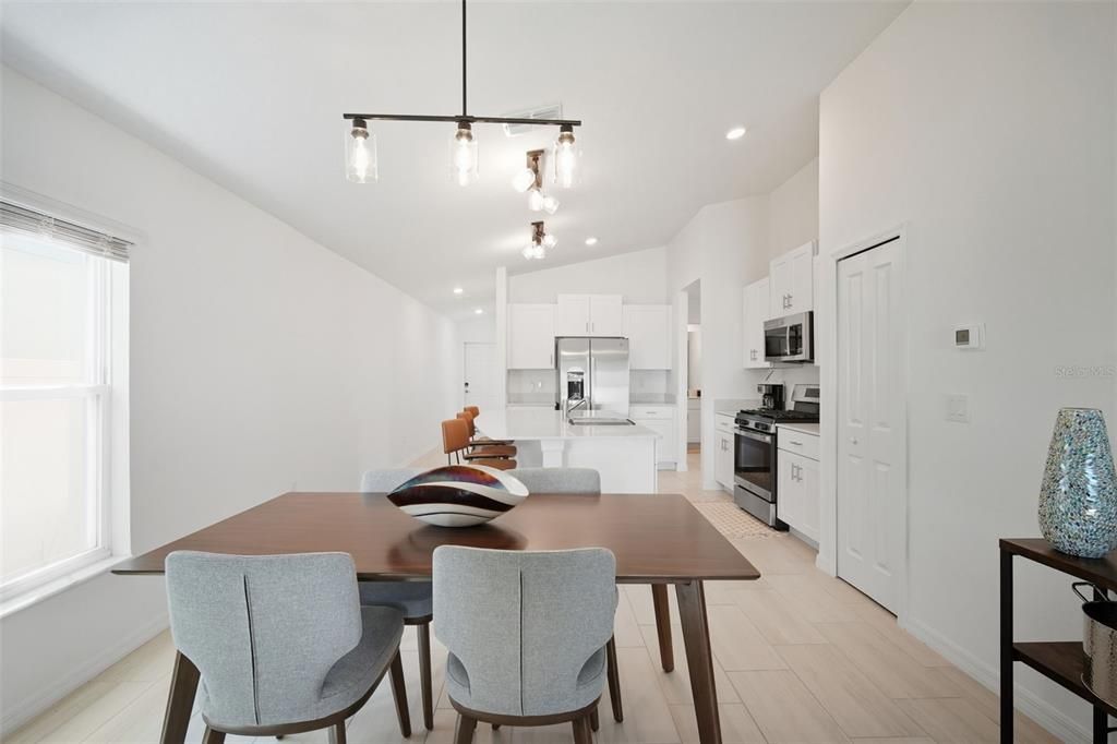 出租: $2,500 (3 贝兹, 2 浴室, 1451 平方英尺)