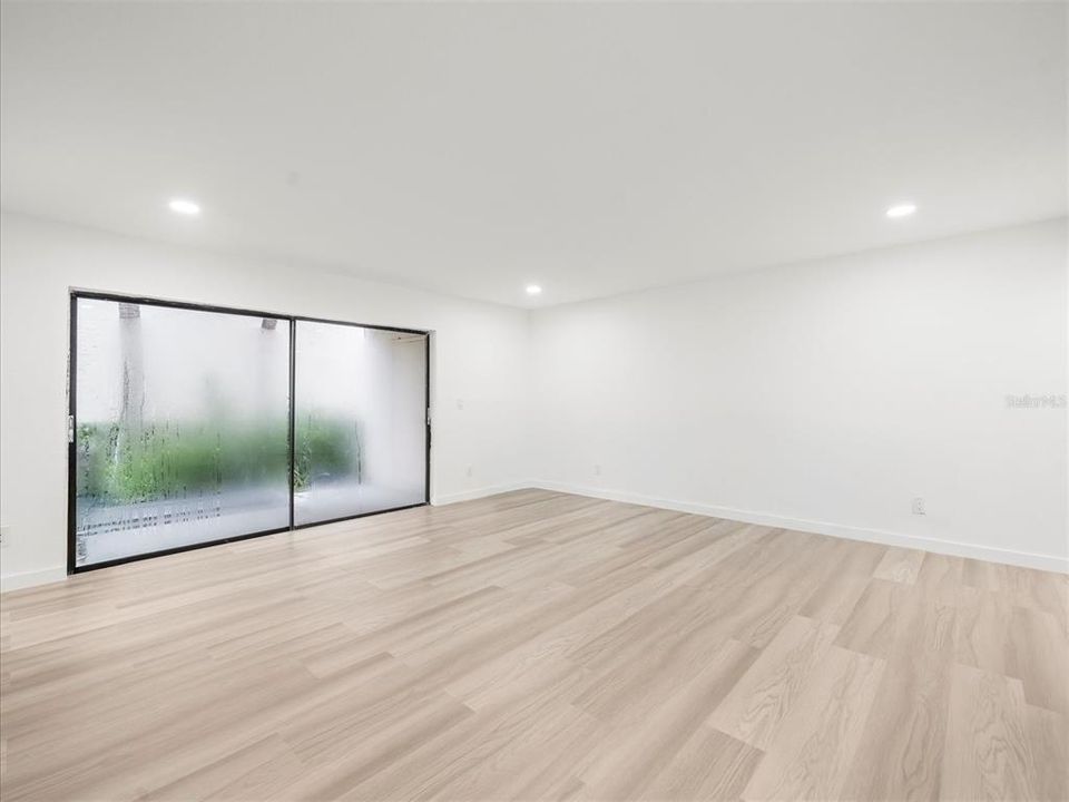 Active With Contract: $185,000 (2 beds, 2 baths, 1191 Square Feet)