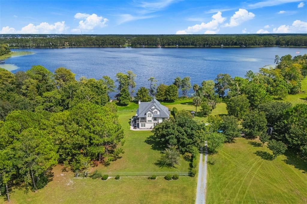 For Sale: $1,725,000 (5 beds, 5 baths, 4121 Square Feet)