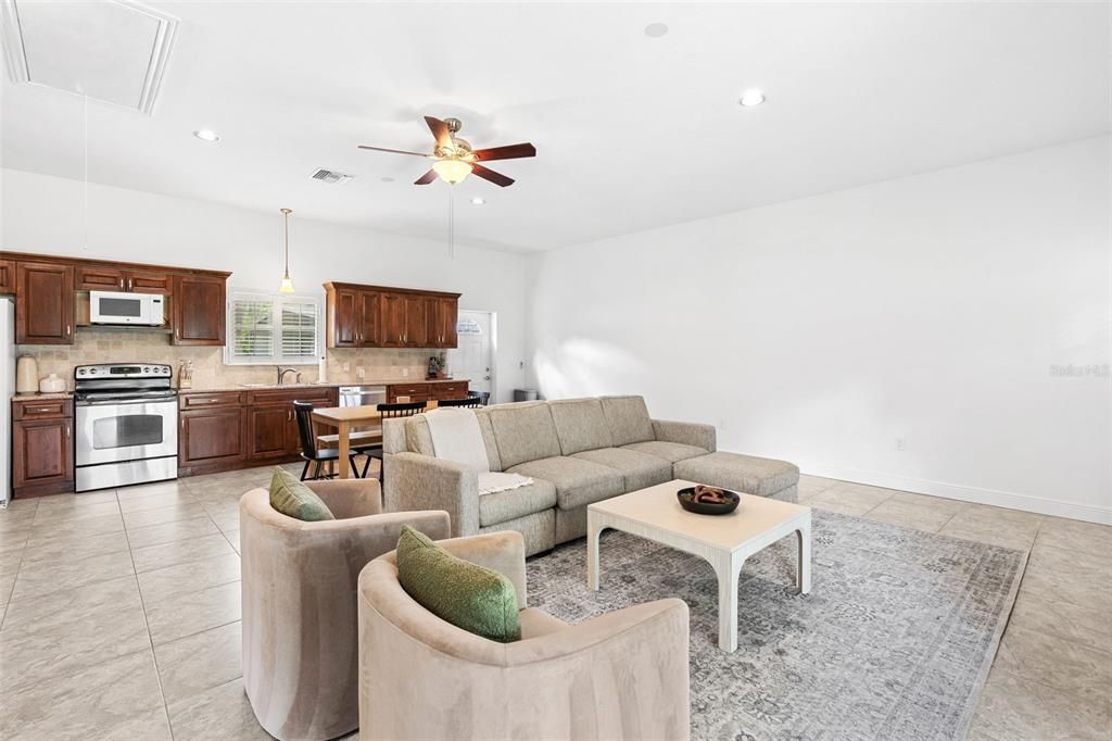 For Sale: $1,725,000 (5 beds, 5 baths, 4121 Square Feet)