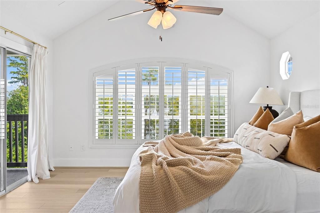 For Sale: $1,725,000 (5 beds, 5 baths, 4121 Square Feet)