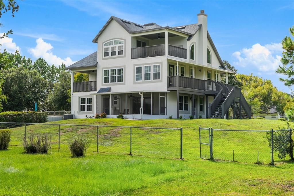 For Sale: $1,725,000 (5 beds, 5 baths, 4121 Square Feet)