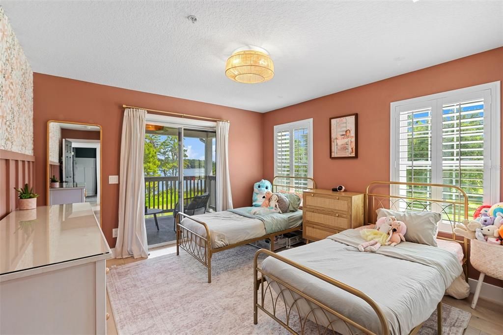 For Sale: $1,725,000 (5 beds, 5 baths, 4121 Square Feet)