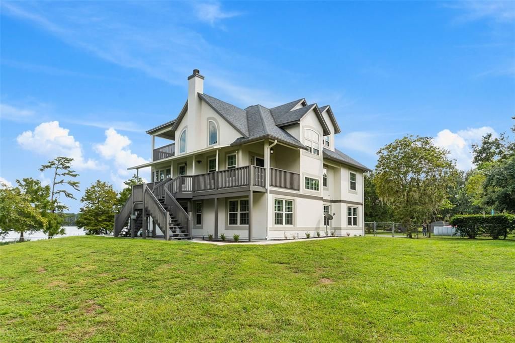 For Sale: $1,725,000 (5 beds, 5 baths, 4121 Square Feet)