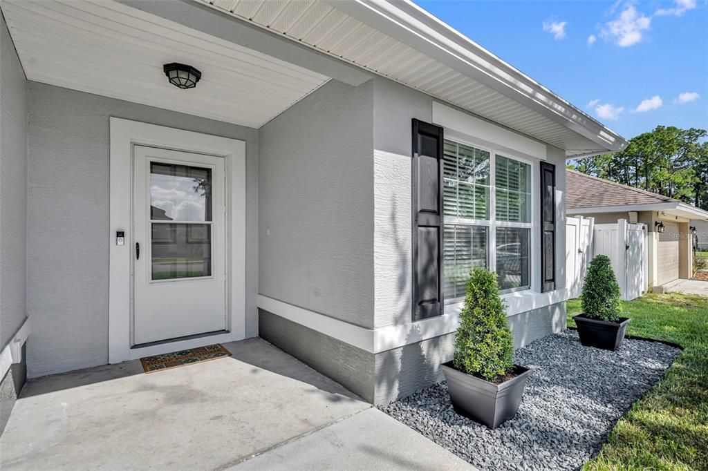 合同活跃: $329,900 (3 贝兹, 2 浴室, 1337 平方英尺)