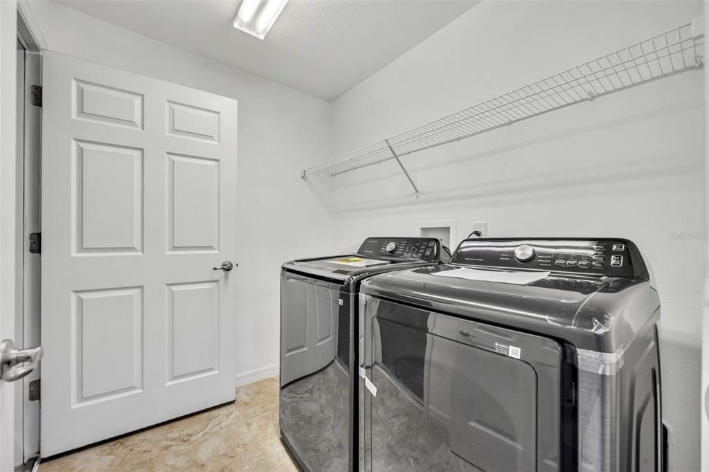 合同活跃: $329,900 (3 贝兹, 2 浴室, 1337 平方英尺)