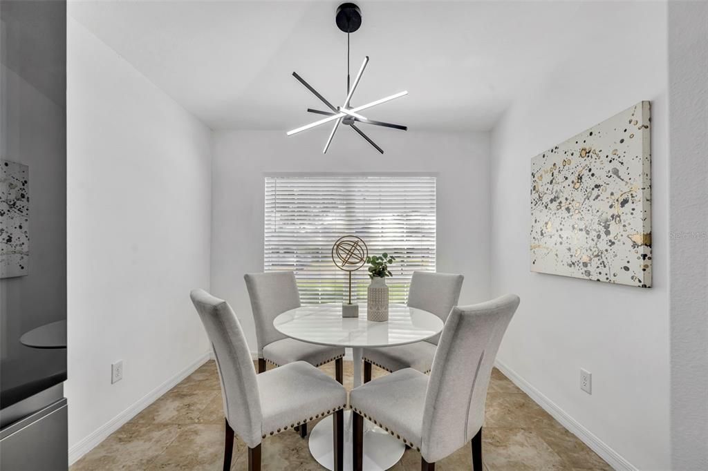 合同活跃: $329,900 (3 贝兹, 2 浴室, 1337 平方英尺)