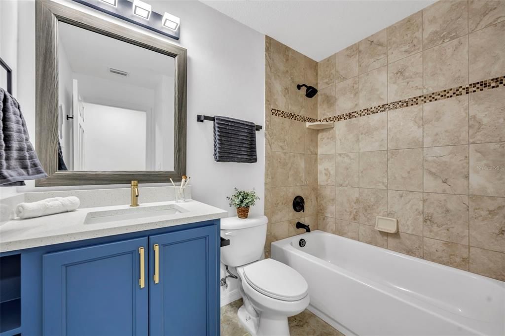 合同活跃: $329,900 (3 贝兹, 2 浴室, 1337 平方英尺)