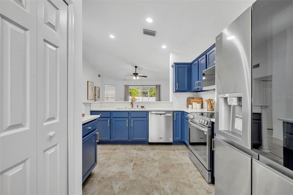 合同活跃: $329,900 (3 贝兹, 2 浴室, 1337 平方英尺)