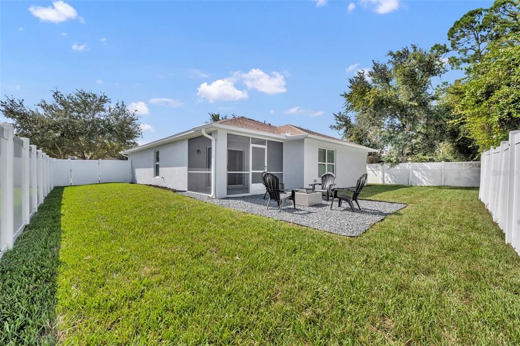 合同活跃: $329,900 (3 贝兹, 2 浴室, 1337 平方英尺)