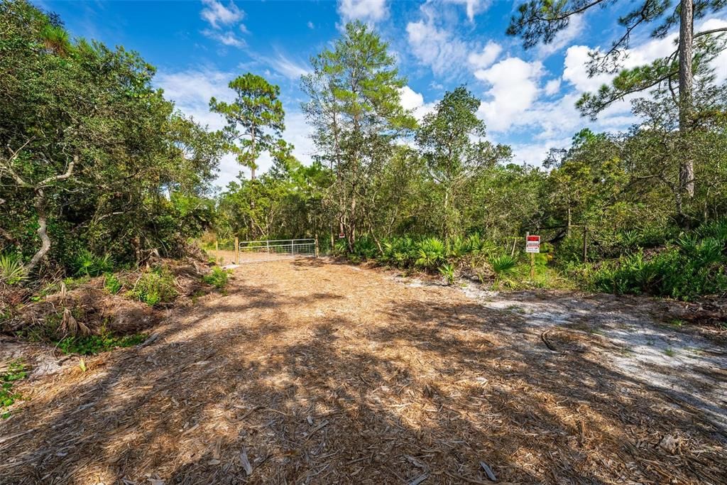 На продажу: $235,000 (2.41 acres)