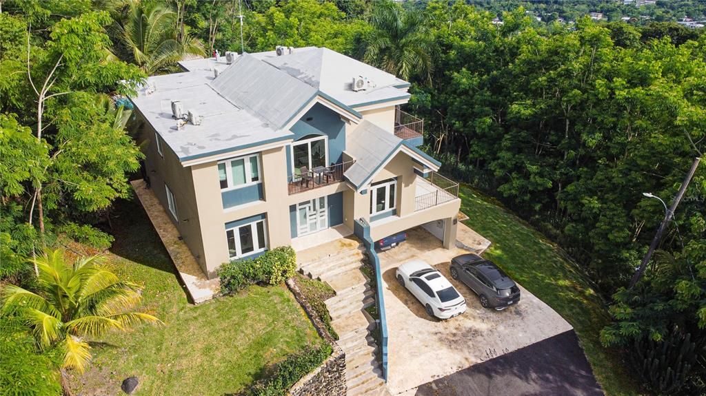 For Sale: $900,000 (5 beds, 4 baths, 3446 Square Feet)