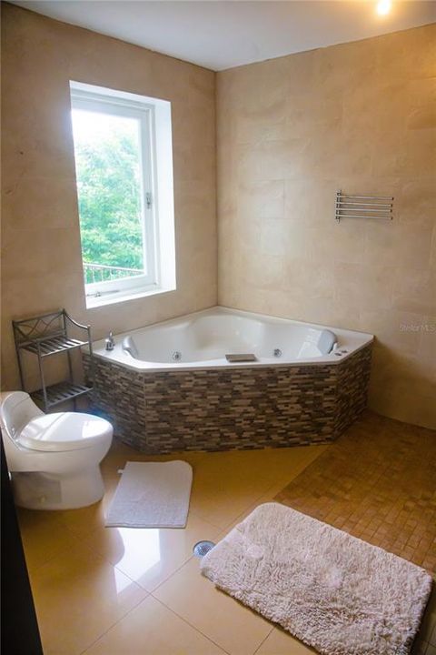 For Sale: $900,000 (5 beds, 4 baths, 3446 Square Feet)