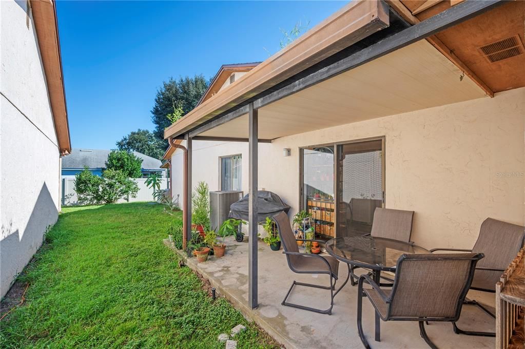 合同活跃: $219,000 (2 贝兹, 2 浴室, 1278 平方英尺)