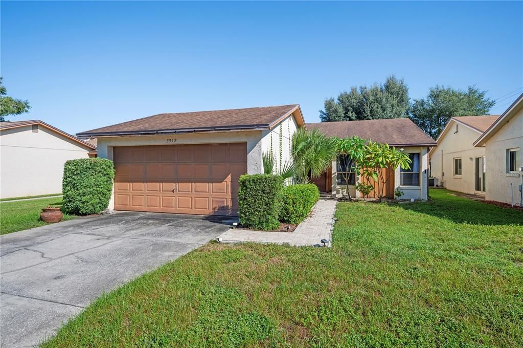 合同活跃: $219,000 (2 贝兹, 2 浴室, 1278 平方英尺)