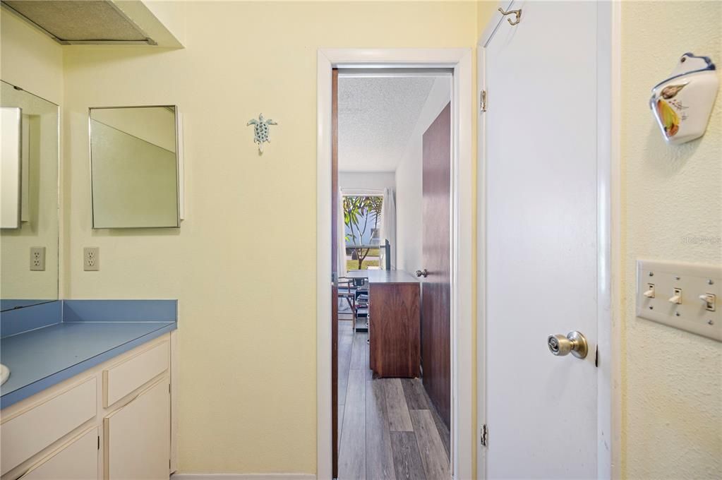 合同活跃: $219,000 (2 贝兹, 2 浴室, 1278 平方英尺)