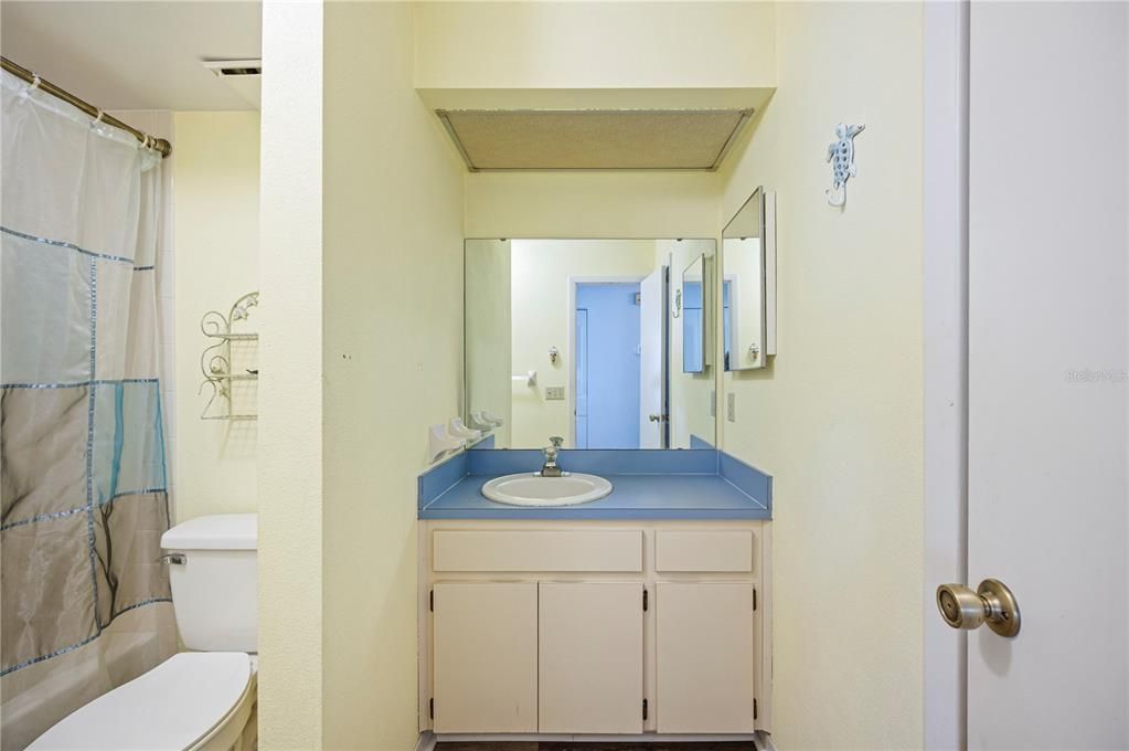 合同活跃: $219,000 (2 贝兹, 2 浴室, 1278 平方英尺)