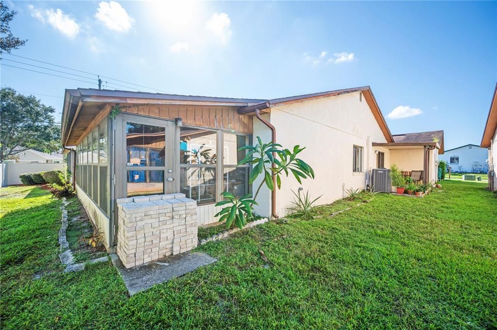 合同活跃: $219,000 (2 贝兹, 2 浴室, 1278 平方英尺)