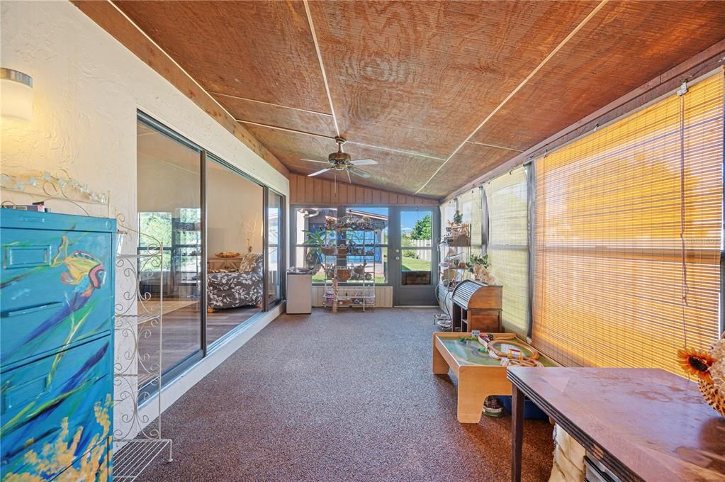 合同活跃: $219,000 (2 贝兹, 2 浴室, 1278 平方英尺)