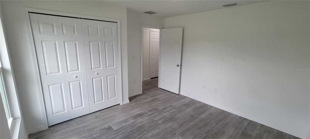 Activo con contrato: $2,150 (4 camas, 2 baños, 1800 Pies cuadrados)