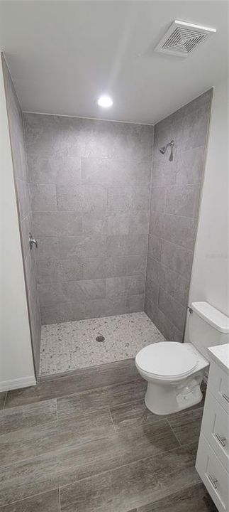 Activo con contrato: $2,150 (4 camas, 2 baños, 1800 Pies cuadrados)