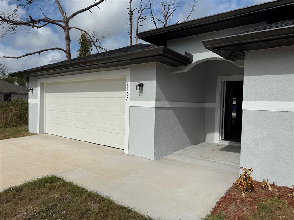 Activo con contrato: $2,150 (4 camas, 2 baños, 1800 Pies cuadrados)