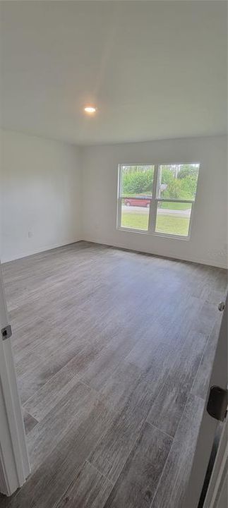 Activo con contrato: $2,150 (4 camas, 2 baños, 1800 Pies cuadrados)